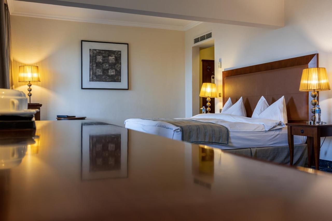 Primoretz Grand Hotel & Spa Burgas City Eksteriør billede A room at the hotel