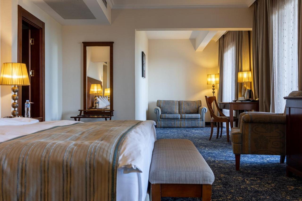 Primoretz Grand Hotel & Spa Burgas City Eksteriør billede A room at the hotel