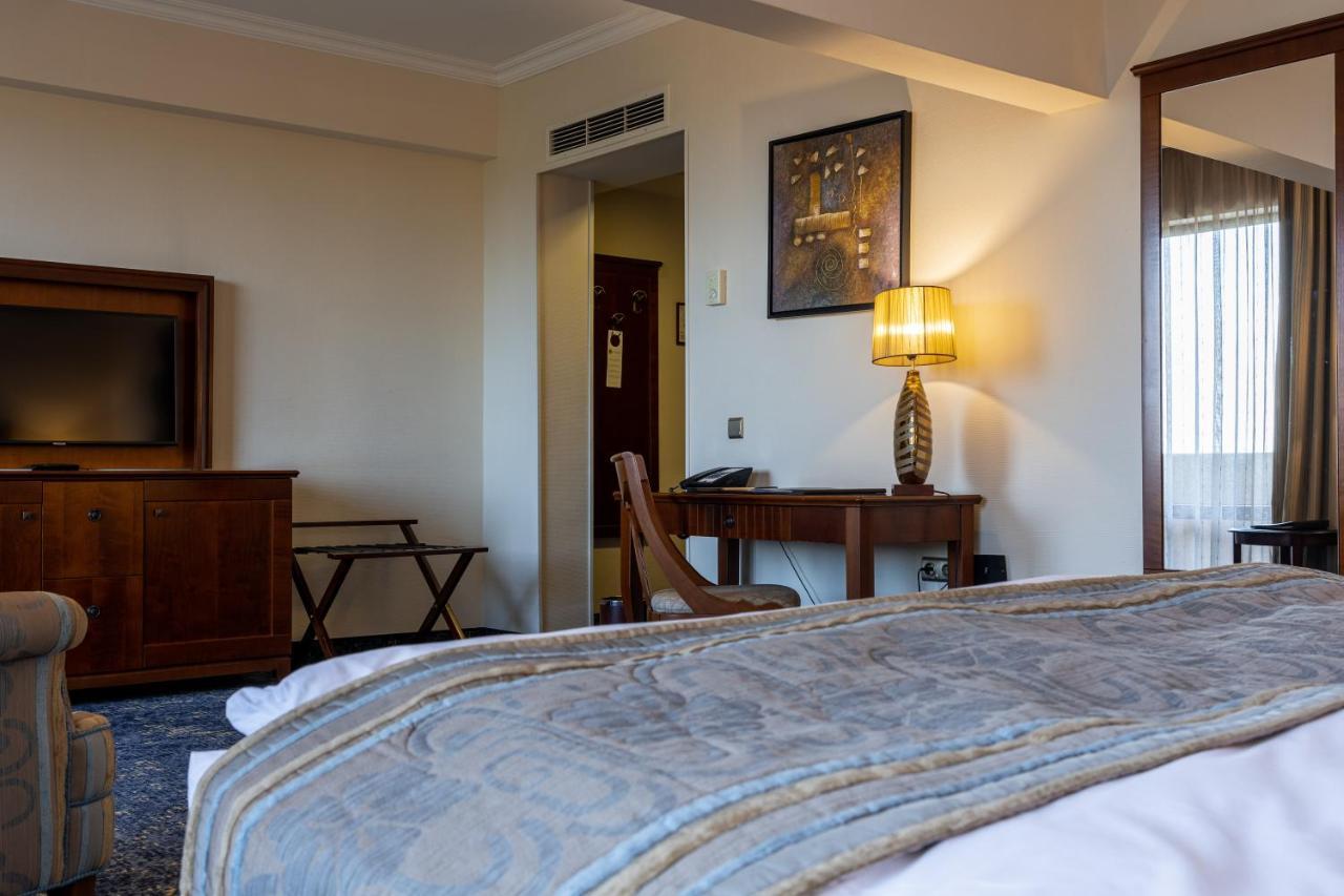Primoretz Grand Hotel & Spa Burgas City Eksteriør billede A room at the hotel