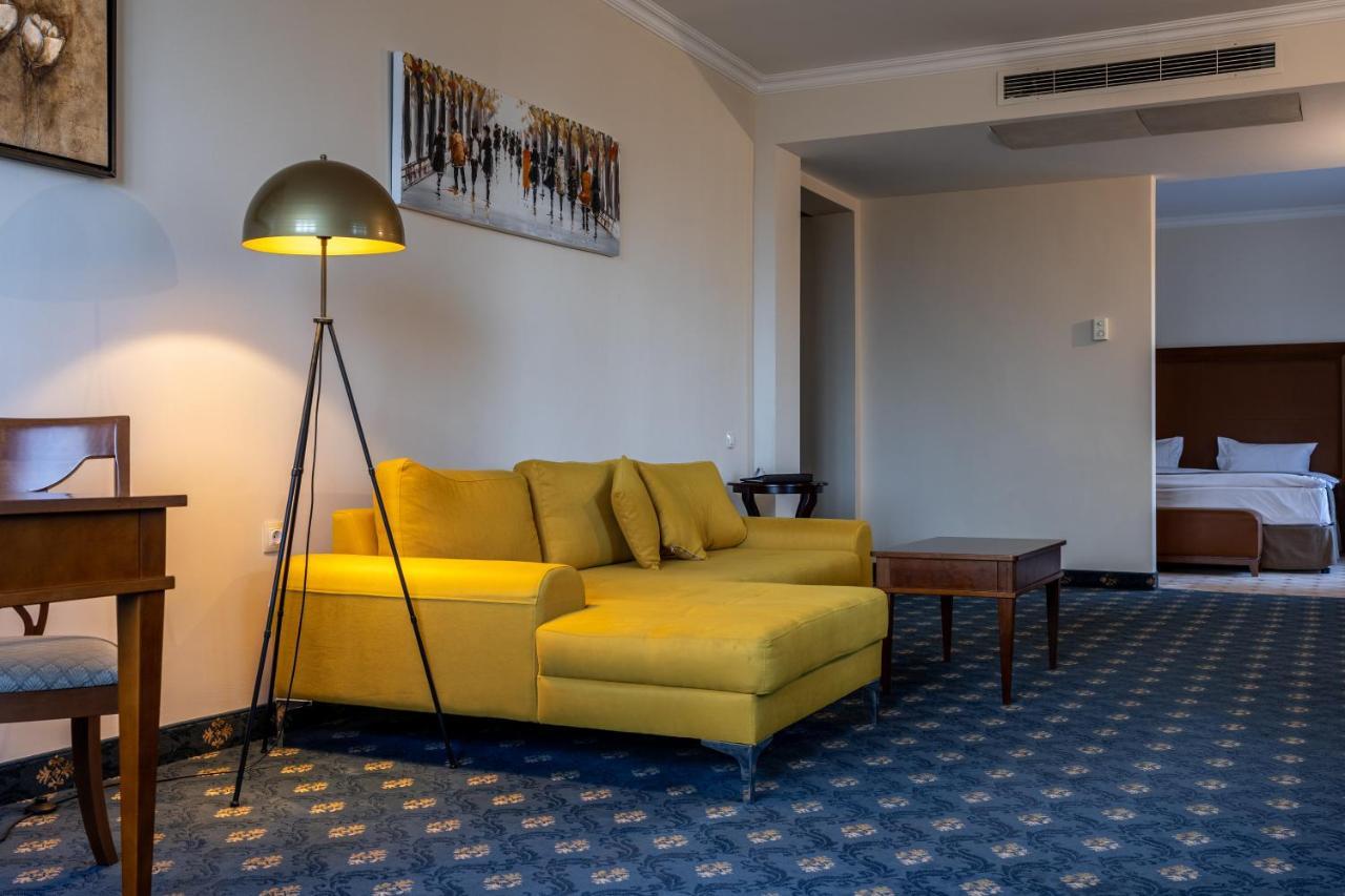 Primoretz Grand Hotel & Spa Burgas City Eksteriør billede A suite at the hotel