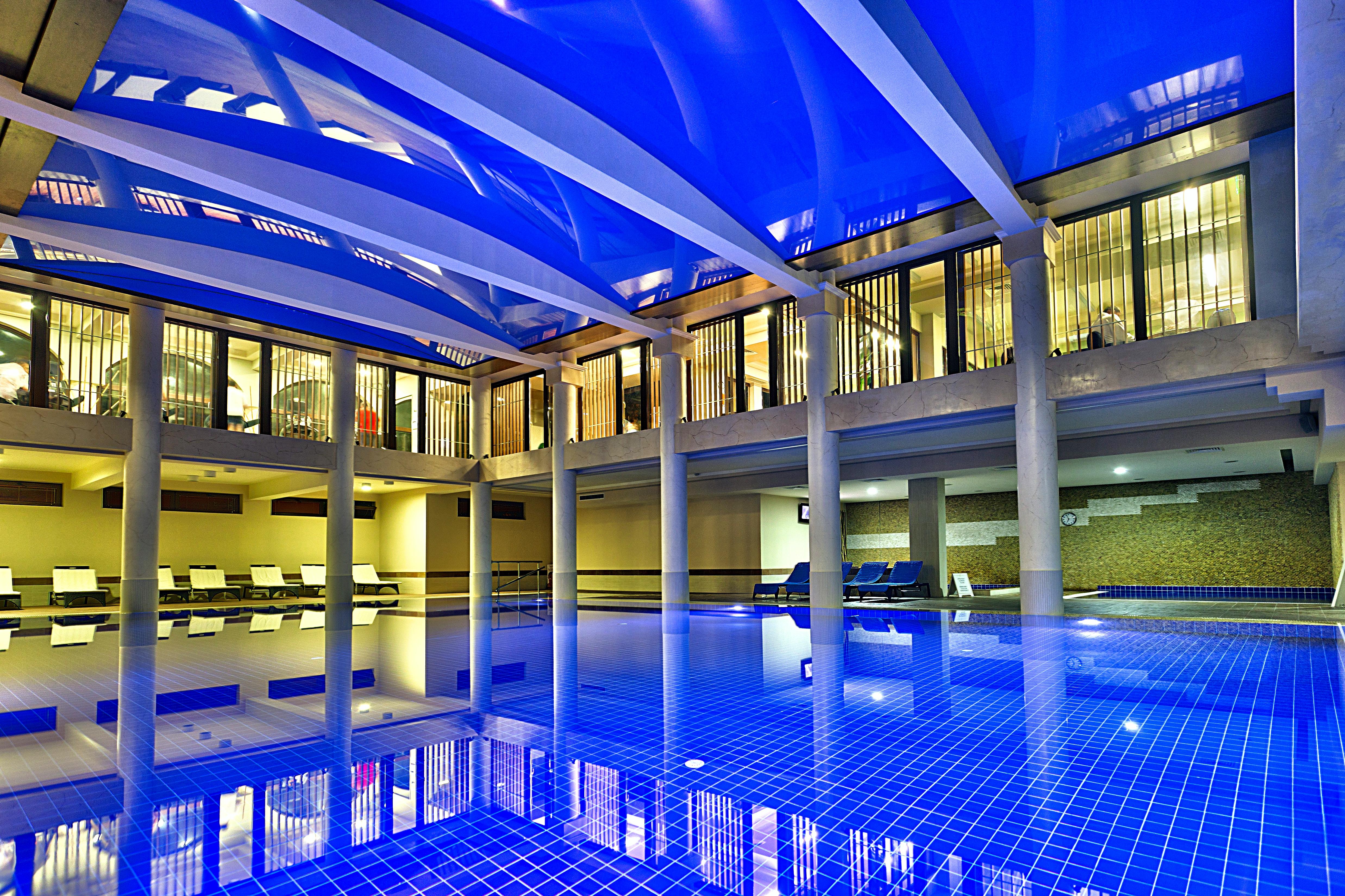 Primoretz Grand Hotel & Spa Burgas City Eksteriør billede The swimming pool at the Royal Commonwealth Pool