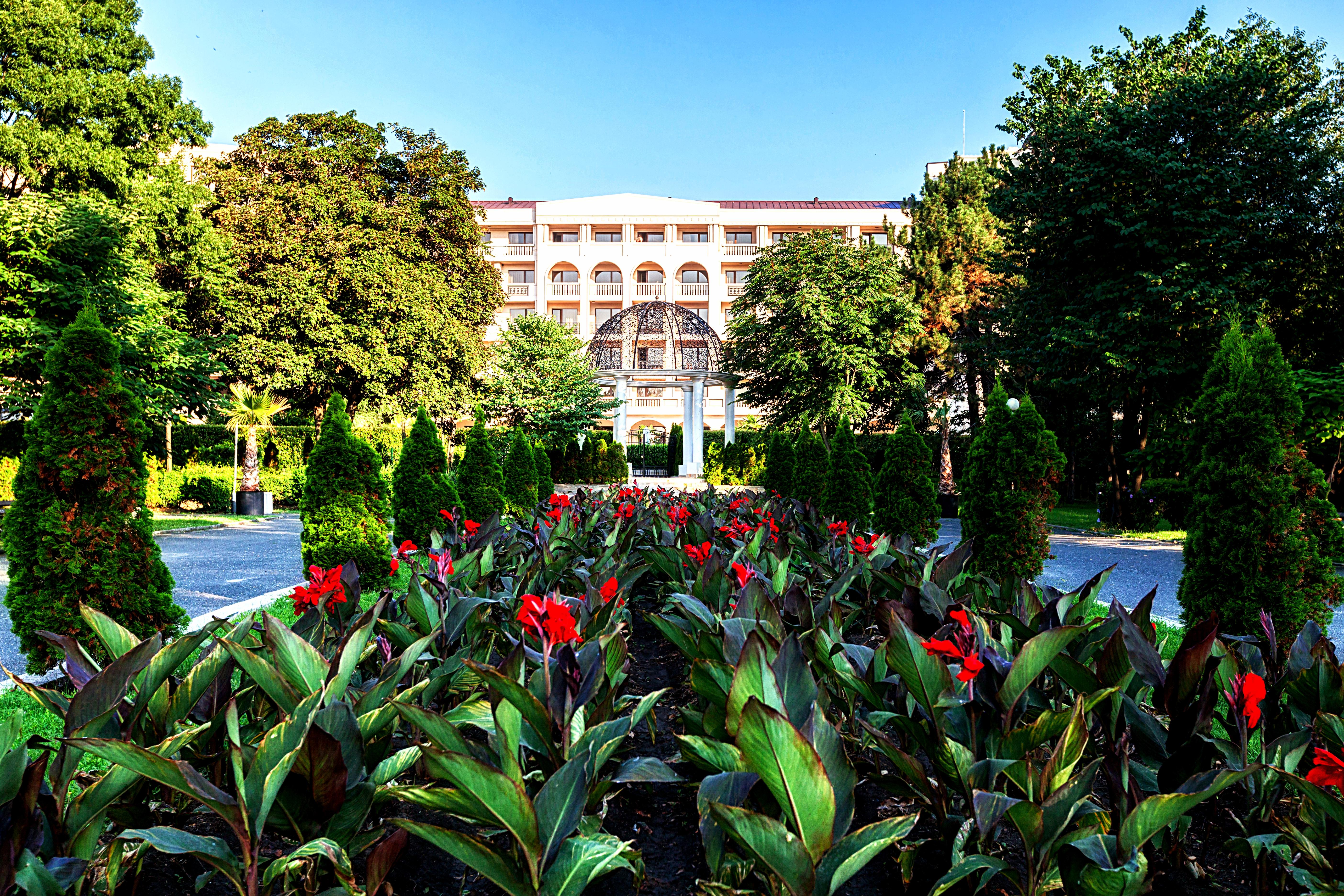 Primoretz Grand Hotel & Spa Burgas City Eksteriør billede The main building of the university